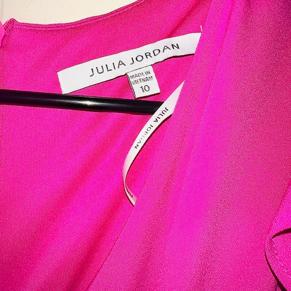 Low Cut Ruffled Jumpsuit - Picture 4 of 6